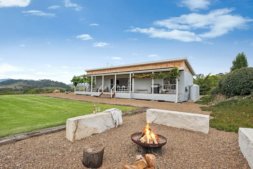 Private cottage with spectacular views - Image 1