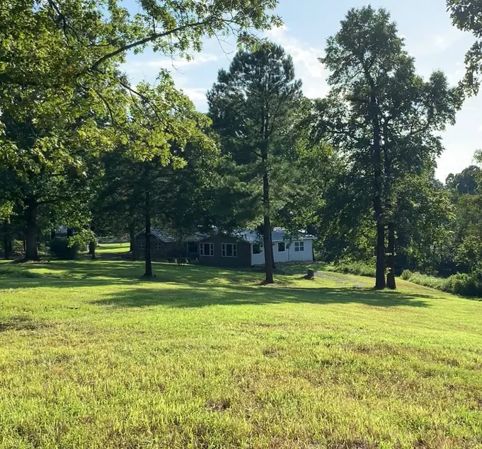 4BR, 4 Private Acres, Fire Pit, Near Buffalo River and Canoe Rentals - Image 1