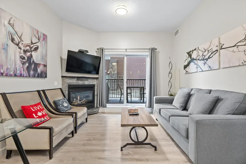 ★ Charming Downtown 2BR Retreat w/ Pool + Hot tub★ - Image 1
