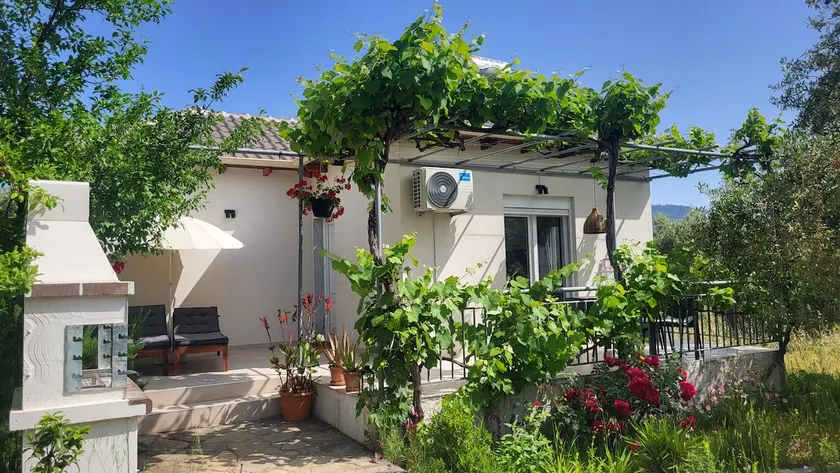 Holiday home with garden, terrace & BBQ | Nature view - Image 1