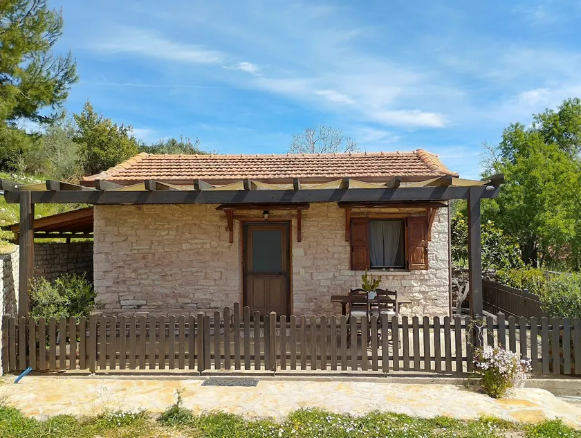 Small chalet. - Image 1