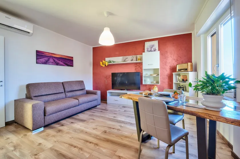 Apartment with a balcony overlooking the lake in Varenna - Image 1