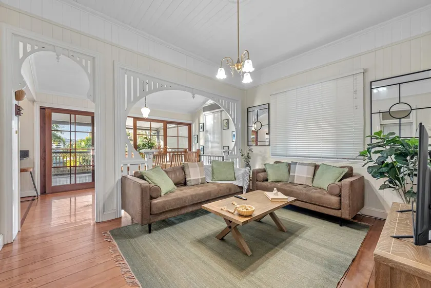 Comfy Character QLD’r ~ 3Bed House w/Parking - Image 1