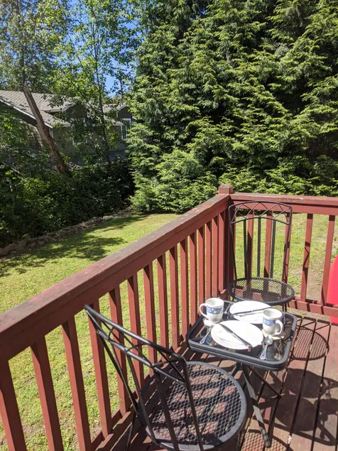 Large 2 Bedroom near Bellevue, Seattle and Airport - Image 1