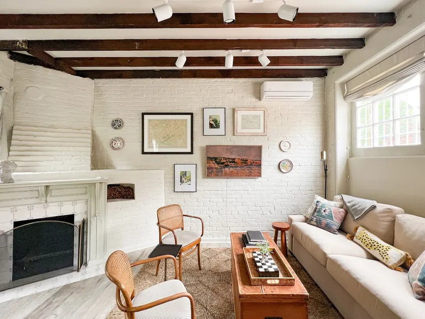 Charming Historic Carriage House w/ Parking - Image 1