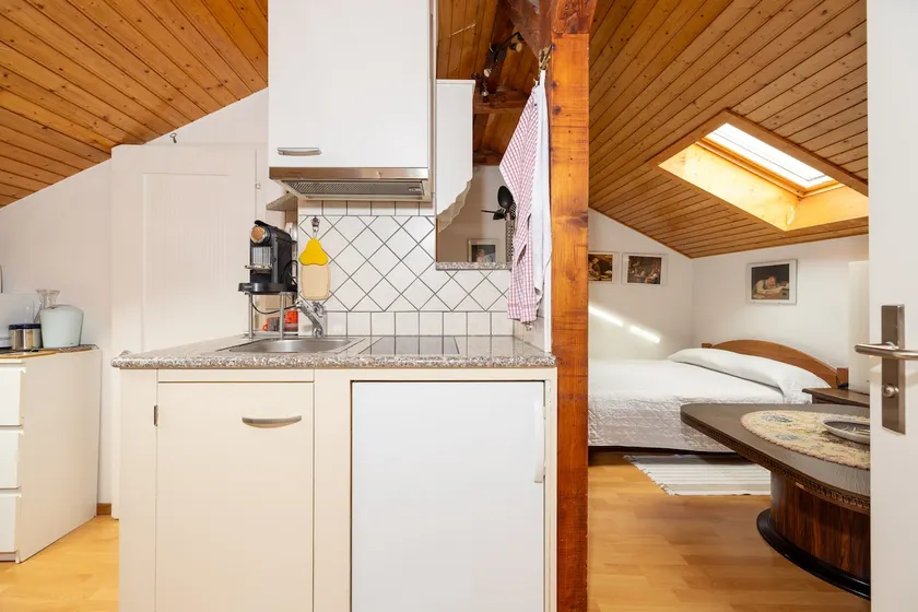 Charming Apt Basel Centre | Tram 50m | Austrasse - Image 1