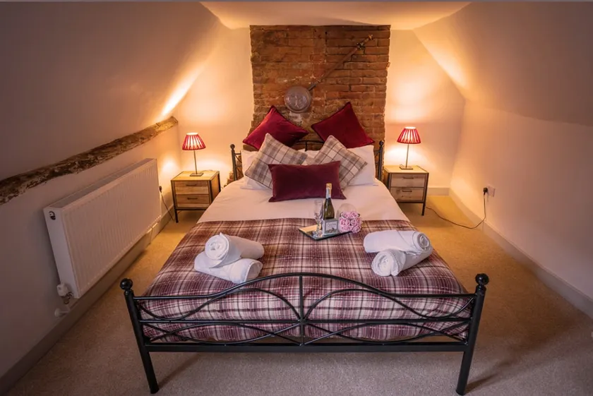 Golden Key Lodge New Forest Romantic 2-6 People - Image 1