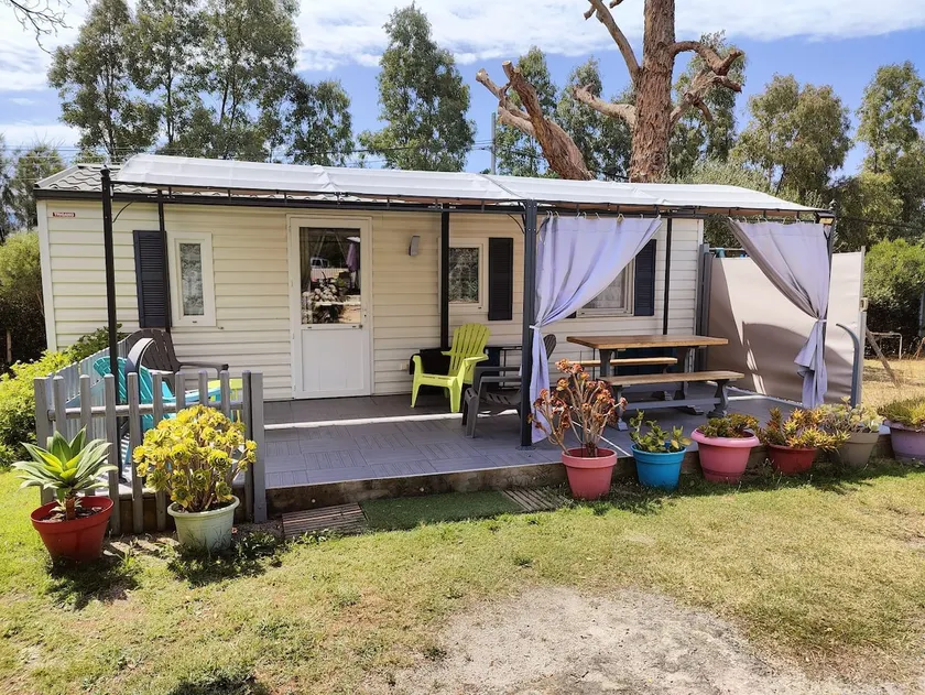 Air-conditioned mobile home in a local home - Image 1