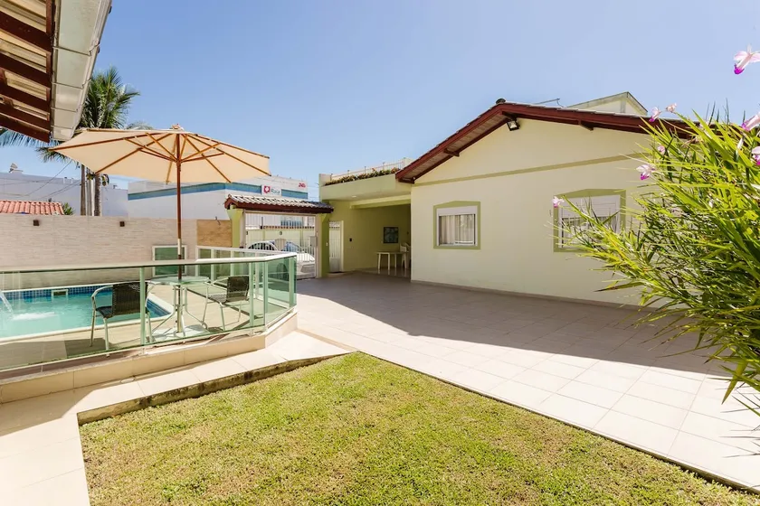 House 1 with a private pool for up to 9 people - Image 1