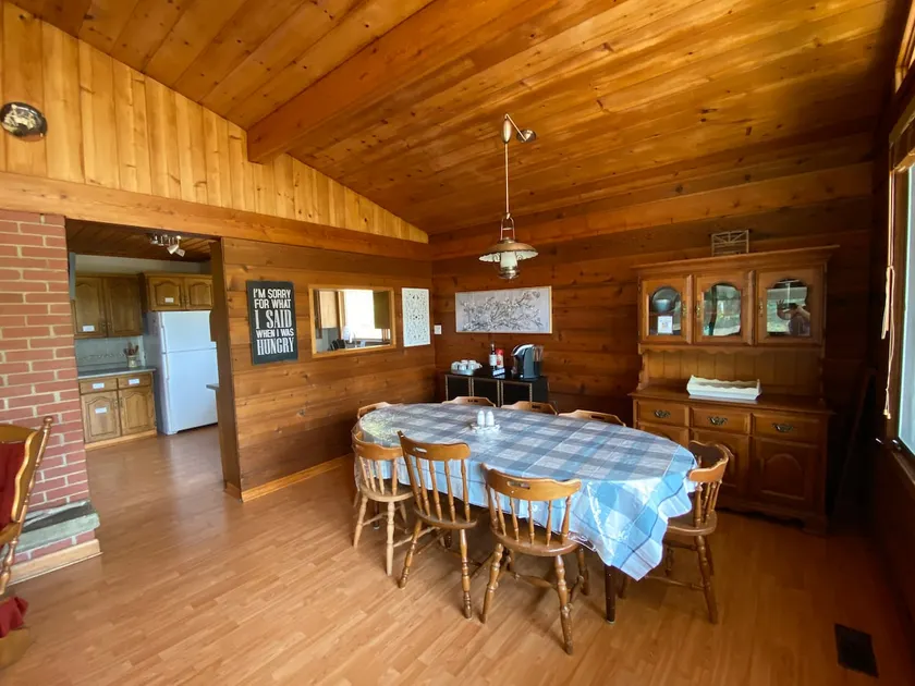GreenGlade Getaway Cabin on Acreage, Lake Winnipeg - Image 1