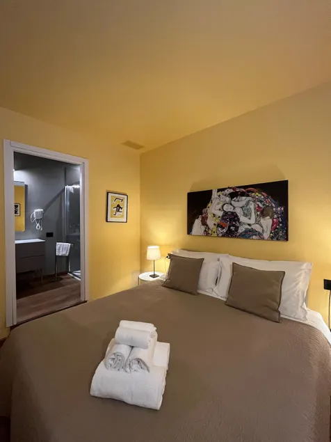 Luxury Apartment 5 - Image 1