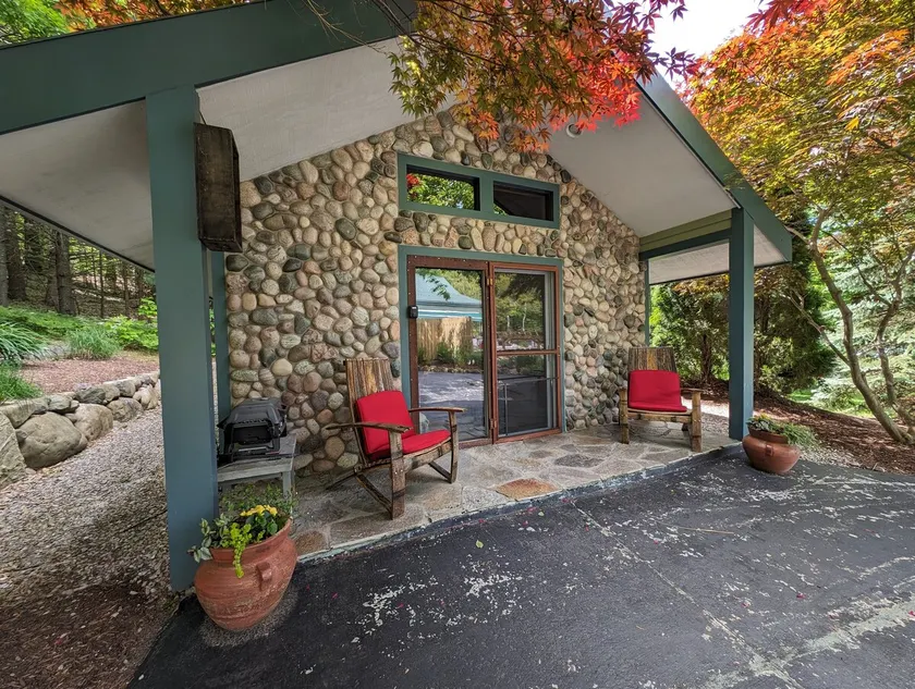 Leelanau Stone Cottage At Eagle’s Nest - Image 1