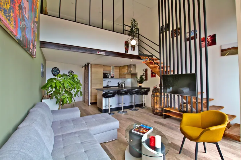 100M FROM THE BEACH WITH CLEAR VIEWS AND SEA - Image 1