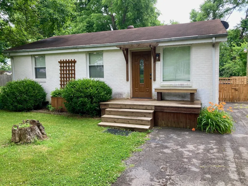 Peaceful 3BR w/ fenced yard - 10 min to Broadway - Image 1