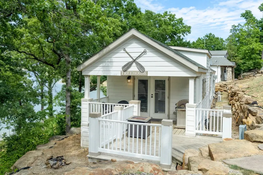 Treehouse at CrossTimbers Marina - Image 1