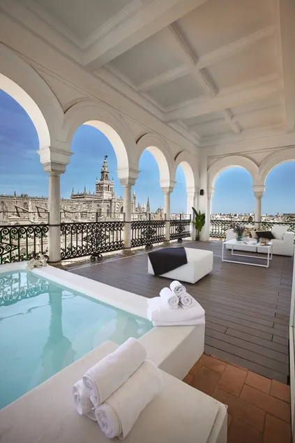 Indulge Group: The most Exclusive apt in Sevilla - Image 1