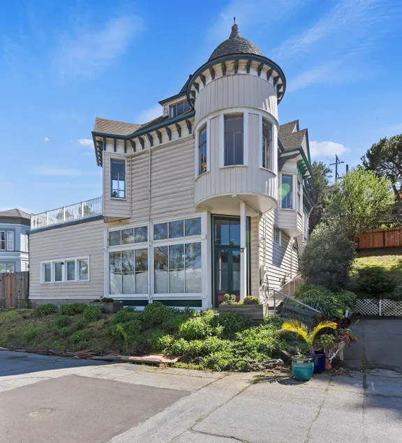 Bayview Manse midway between Napa & San Francisco - Image 1