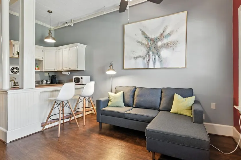 Retro Loft Apartment 2b - Image 1