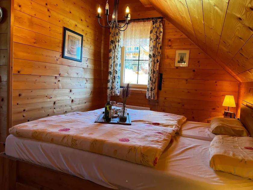 Private chalet with sauna and hot tub - Image 1