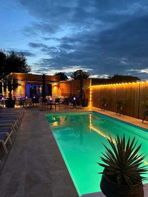 Perfect French escape for 2 with heated pool - Image 1