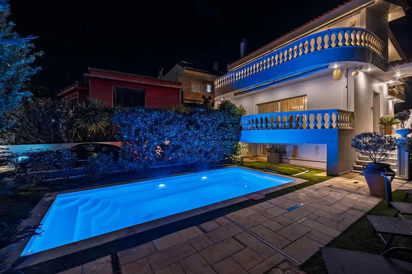 Spacious Villa with pool 500m from the beach - Image 1