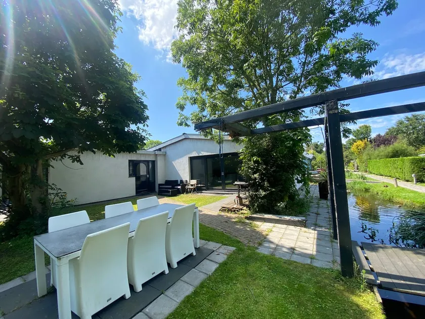 Bungalow between Amsterdam and Haarlem with sauna - Image 1