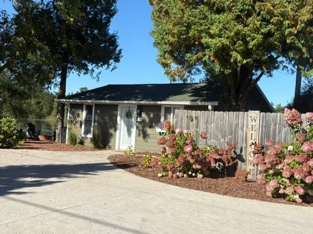 Winding River Cottages-Evergreen Cottage - Image 1