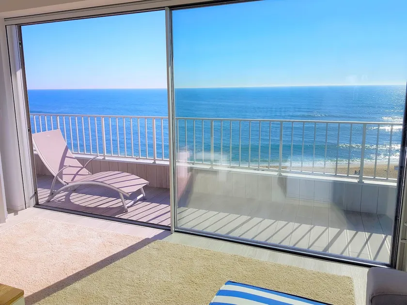 Blue Sea Apartment - Image 1