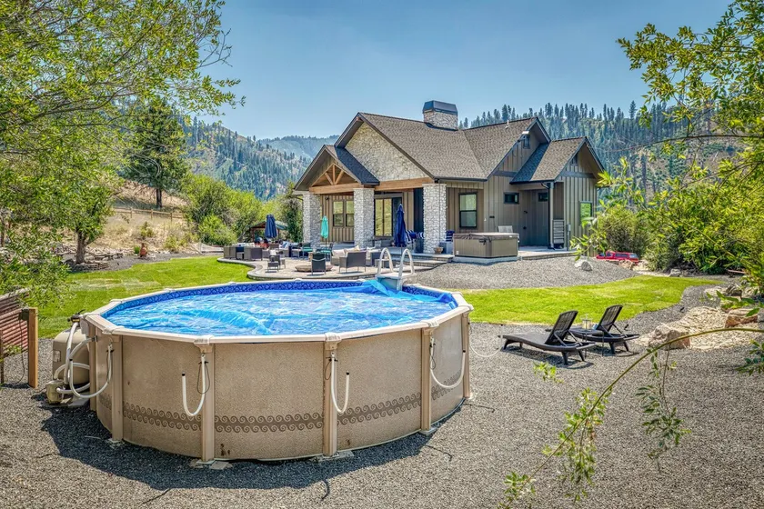 Barb-B-Earl cabin w/privacy, pool & hot tub - Image 1
