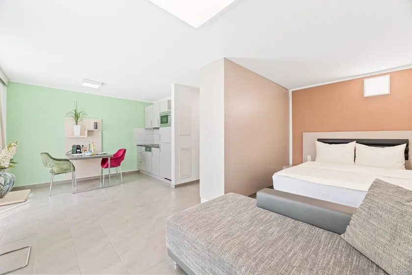 Modern 1-room apartment - Image 1