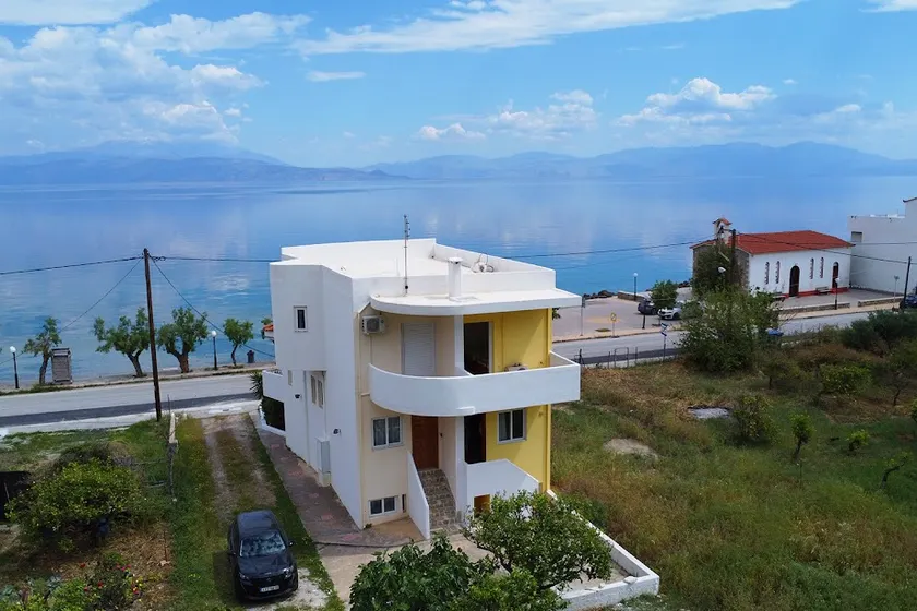 Large seaside house with sea & mountain view - Image 1