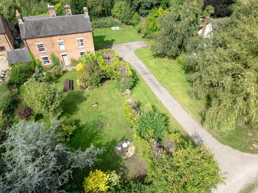 Beautiful Farmhouse, rural location & dog friendly - Image 1