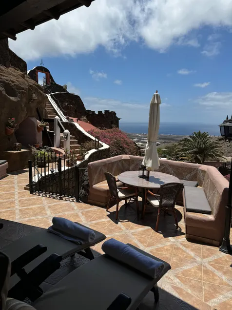 Castillo Bailey- Volcanic Cave + heated pool - Image 1