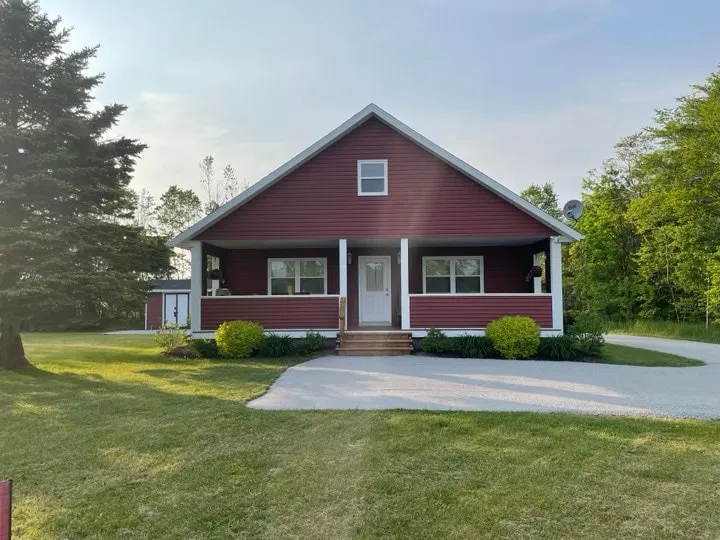 Red Gable Cozy Country Cottage PEI, Canada - Image 1