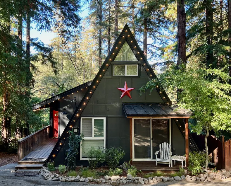 Dreamy Cabin in Redwoods+Fireplace+Tub for 2+Dogs - Image 1