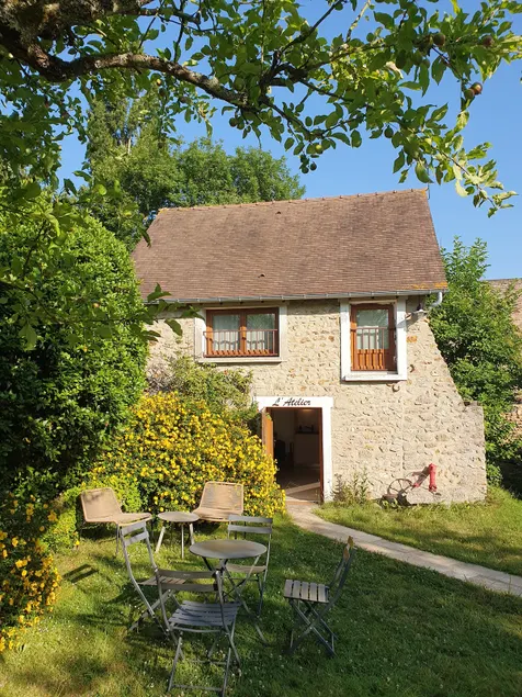 Next to Claude Monet's gardens - Image 1