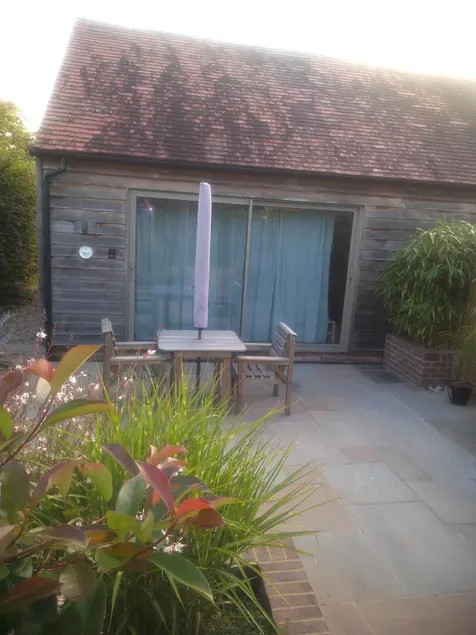 Beautiful setting, walking distance of Tenterden. - Image 1