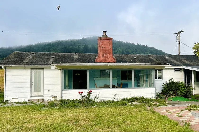 Comfortable Family-Friendly Home Near Fern Canyon - Image 1