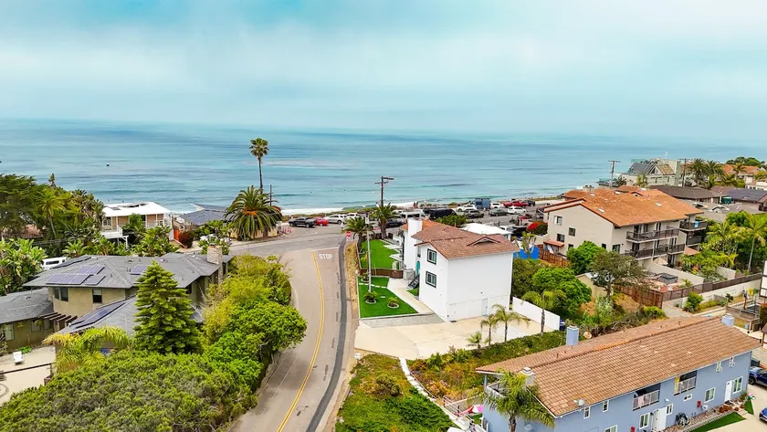 Ocean Front w / Amazing Ocean View, Spacieux 2 lits 2 salles de bain, barbecue, équipement de plage, A / C - Image 1
