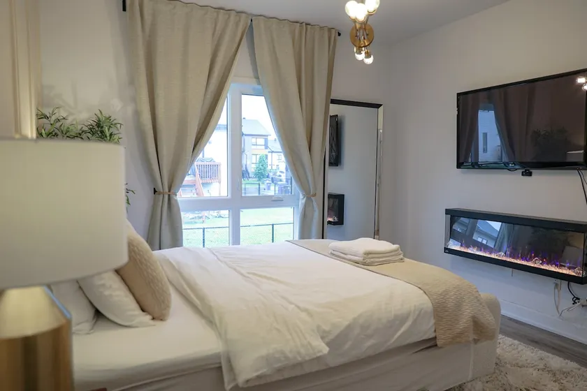 SWEET HOME - Luxury Condo near DT Ottawa W/parking - Image 1
