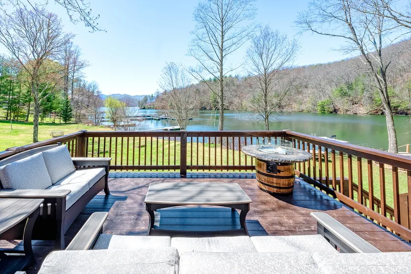 Waters Edge Lakefront Cabin-Lake Nantahala w Dock - Image 1