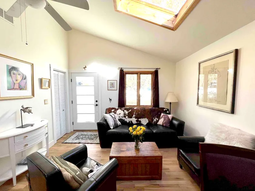 Bluff Street Bungalow - Image 1