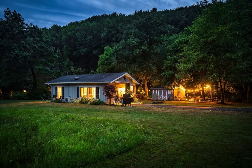 Quiet Waters Cottage--Whole House, On The Water! - Image 1