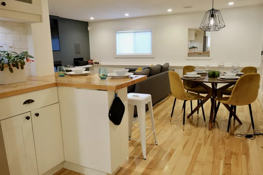 Quiet Garden Suite in Cedar Cottage - Image 1