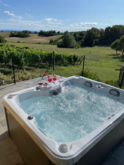 Country House Pais - Relax in jacuzzi on the hill - Image 1