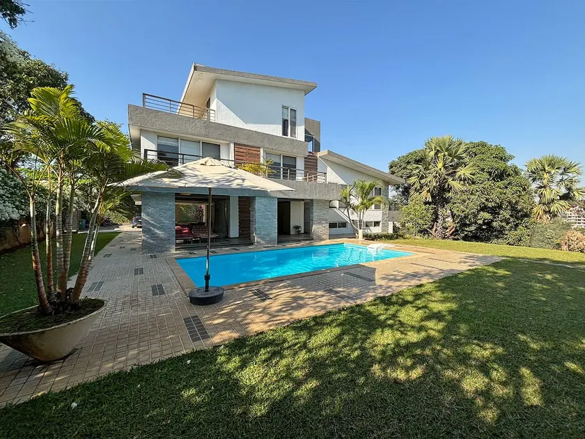 Oceanfront 4 bed private pool Gorai beach villa near Mumbai - Image 1