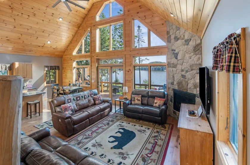 Splinterny Back Lake Waterfront Cabin! - Image 1