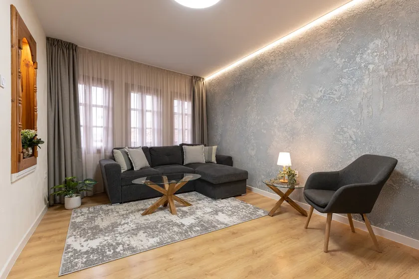 Unique spacious house, fantastic location - Image 1