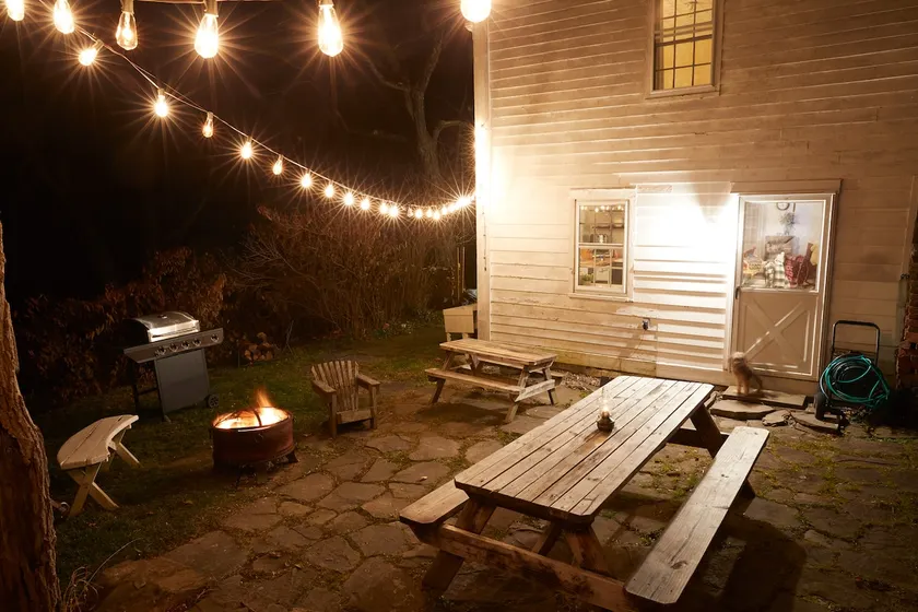 Charming farmhouse retreat w/fire pit - Image 1