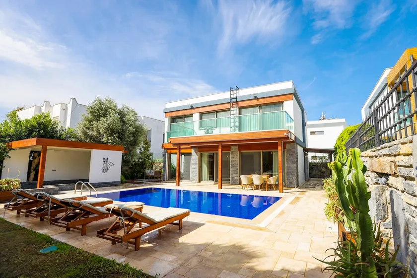 Villa Renard - Centrally Located with Private Pool - Image 1